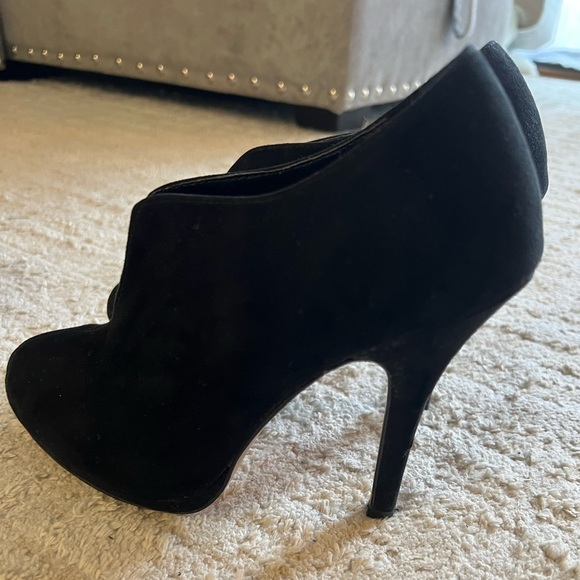 Elegant Black Women's Heels - Picture 1 of 11
